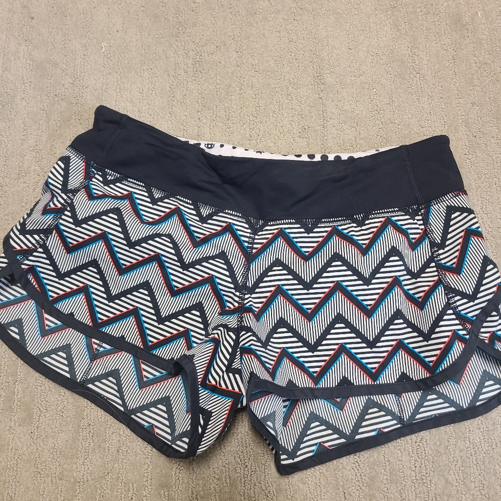 Lululemon Seawheeze Chevron Shorts